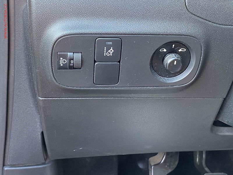 Citroën C3 (2017) 1.2PT, Shine, navi - fotka 13 z 18