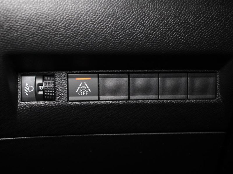 Peugeot 2008 1,2 PT 74kW 2.maj.ČR 52tkm. - fotka 16 z 22