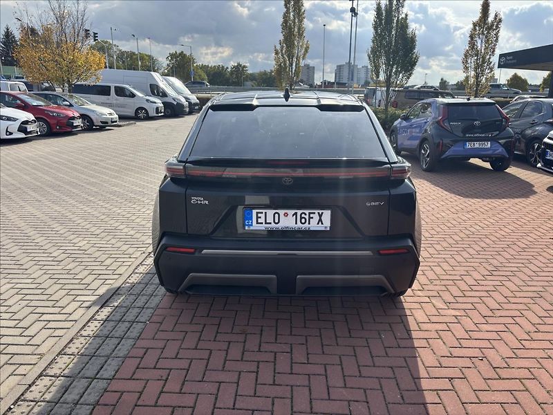 Toyota C-HR 0,0 + Style 77 kWh - fotka 6 z 11