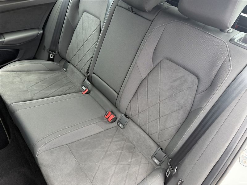Volkswagen Golf VIII 2.0 TDI Style DSG/Full Le - fotka 23 z 27