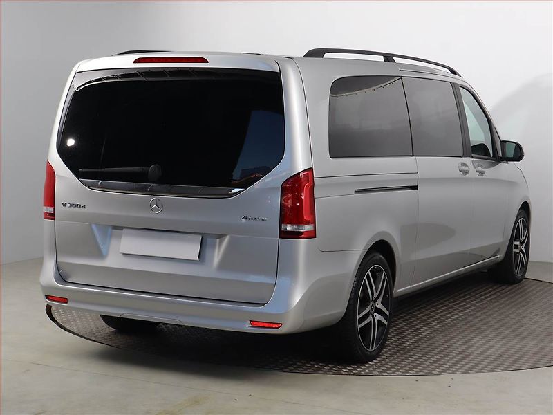 Mercedes-Benz Třídy V (2021) 300 d 4MATIC, SR - fotka 5 z 21