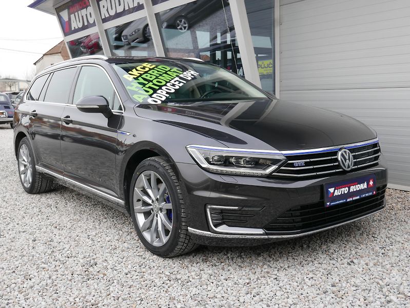 Volkswagen Passat 1,4 TSI GTE REZERVACE - fotka 8 z 44