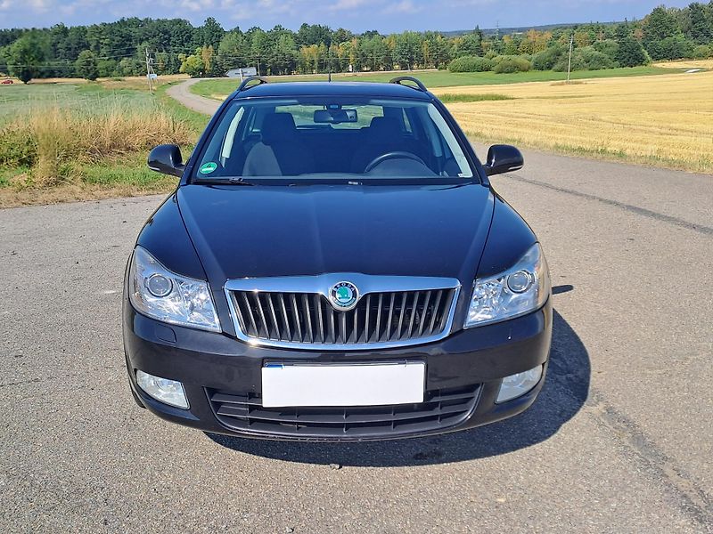 Škoda Octavia (2011) 1.6 TDi, PĚKNÝ STAV - fotka 2 z 30