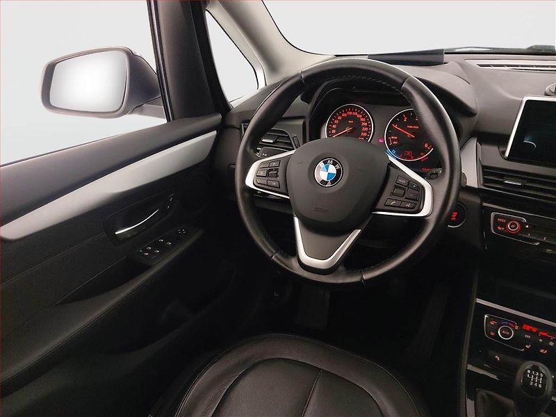 BMW Řada 2 (2017) 214d Gran Tourer, Serv.kniha - fotka 7 z 21