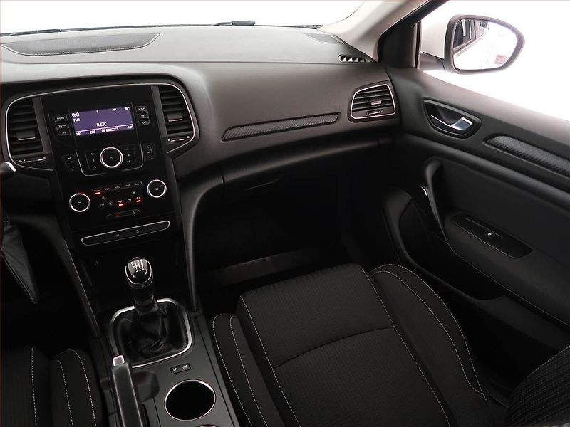 Renault Mégane (2017) 1.5 dCi, Serv.kniha, Tempomat - fotka 8 z 17