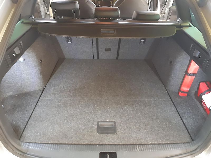 Škoda Octavia 2.0 TDI RS COMBI NAVI - fotka 22 z 29