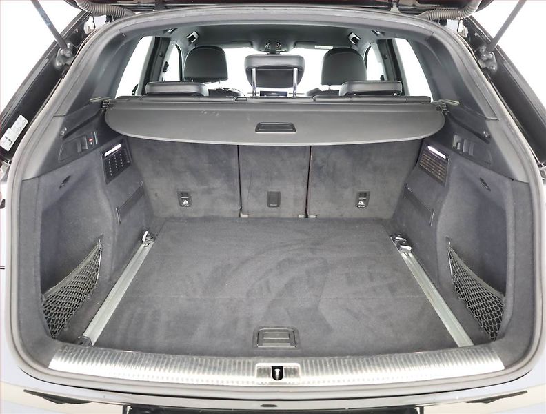 Audi Q5 (2018) S line 2.0 TDI, 4X4, Automat - fotka 17 z 18