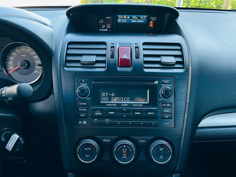 Subaru Forester 2.0i 4x4 AUT TAŽNÉ SERVISKA - fotka 36 z 43