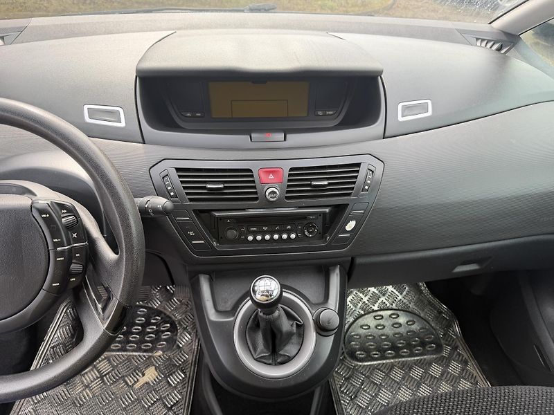 Citroën C4 Picasso 1.8i 16V - fotka 18 z 23