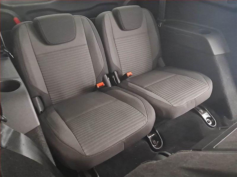 Ford Grand C-MAX (2015) Trend 1.5 TDCi, 7 míst, Navi - fotka 17 z 23