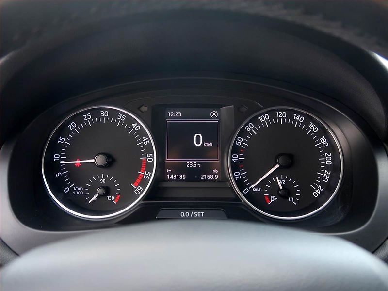 Škoda Rapid (2015) Spaceback 1.6 TDI, Xenony - fotka 11 z 17