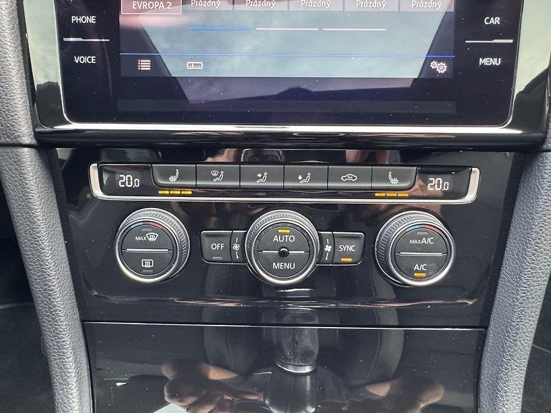 Volkswagen Golf (2017) 1.4TSi HighLine LED Navi Pano - fotka 9 z 50