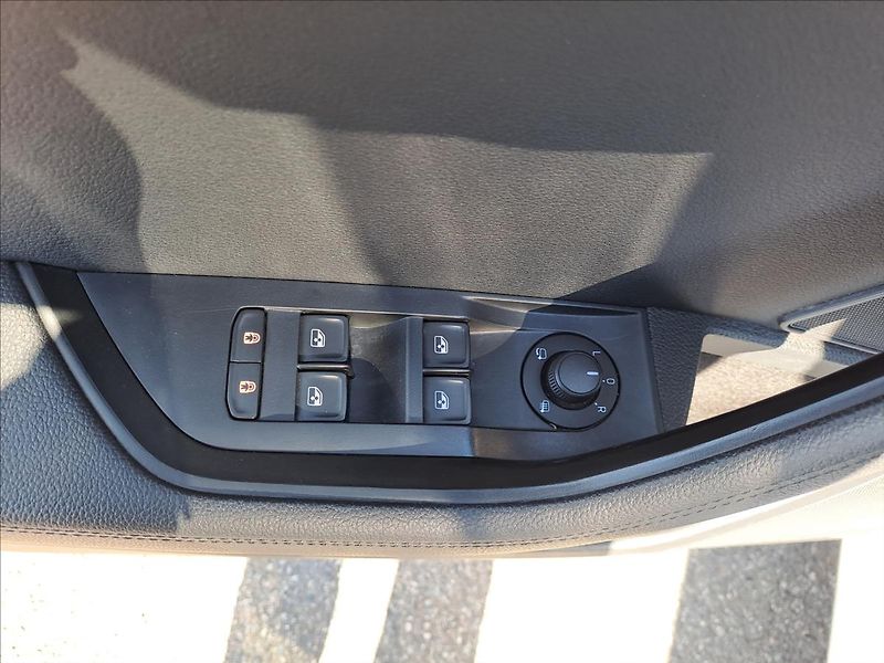 Škoda Superb 2,0 TDI DSG 4x4 - fotka 19 z 22