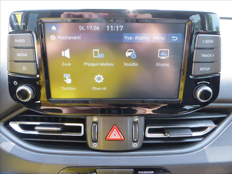 Hyundai i30 1,5 T-GDI mHEV Smart 117 kW - fotka 19 z 25