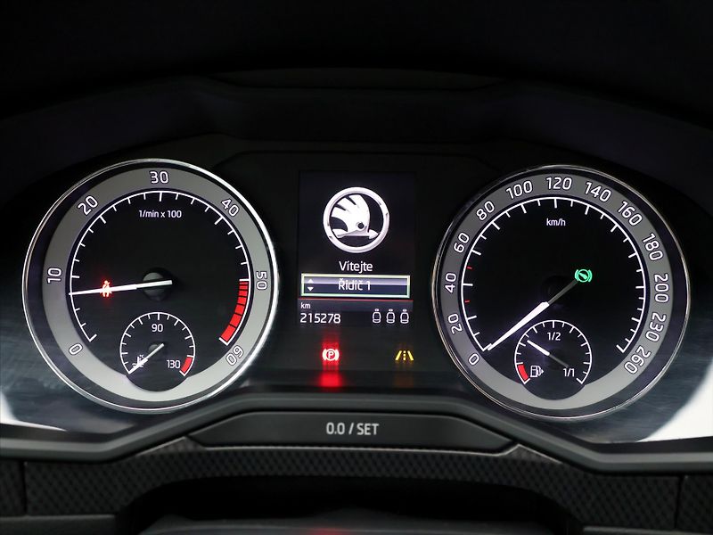 Škoda Superb 2,0 TDI DSG 4x4 Sportline - fotka 18 z 39