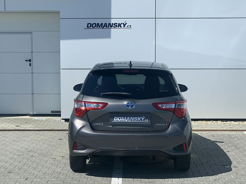 Toyota Yaris SELECTION 1,5 HYBRID 74kW AT - fotka 12 z 26