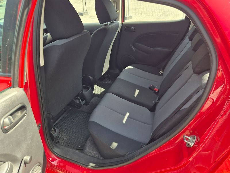 Mazda 2 1.3i 55kW, koroze prahů - fotka 16 z 21