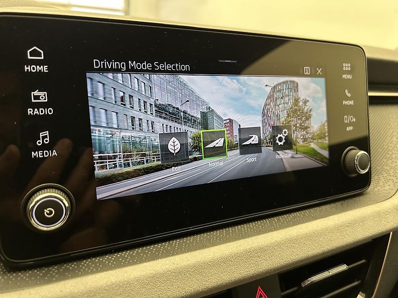 Škoda Scala 1.0 TSI Top selection - fotka 16 z 27