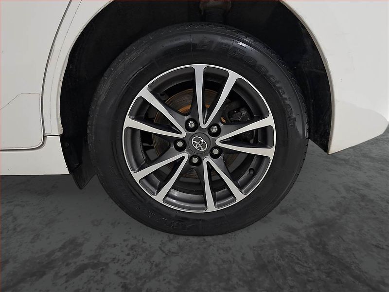 Toyota Verso (2013) 2.0 D-4D, 7 míst, Navi - fotka 15 z 19