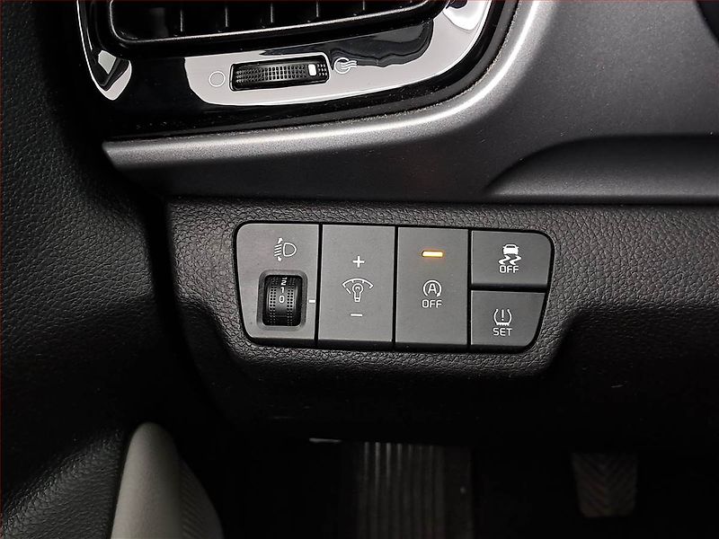 Kia Stonic (2021) 1.2 DPI, Kůže, Navi, Tempomat - fotka 23 z 24