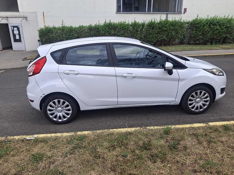 Ford Fiesta 1,2 - fotka 7 z 27