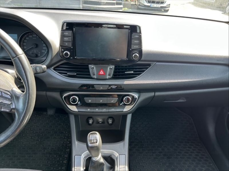 Hyundai i30 1,5 T MHEV Comfort - fotka 10 z 11