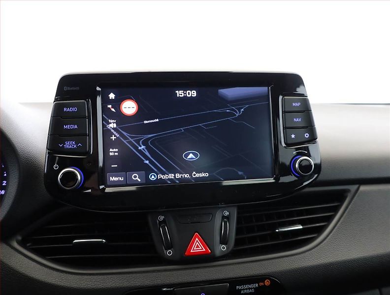 Hyundai i30 (2018) Style 1.4 T-GDI, Serv.kniha - fotka 11 z 19