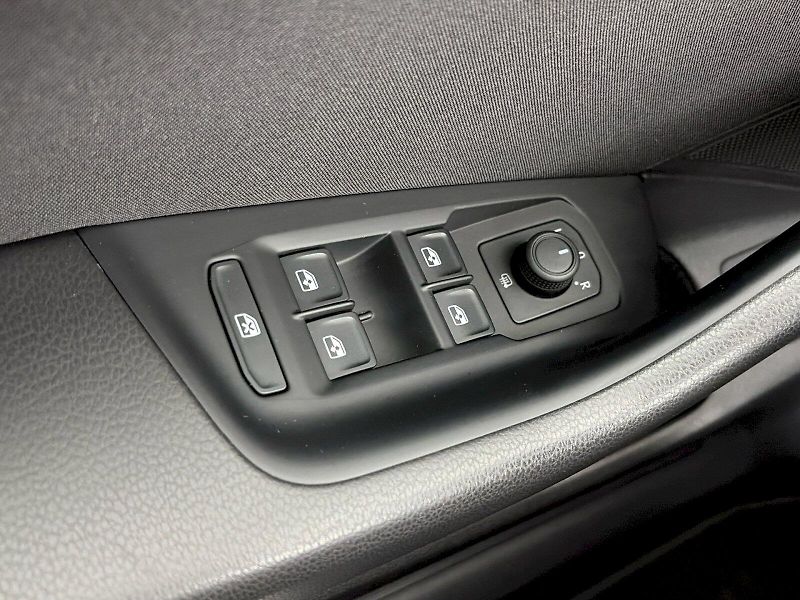 Volkswagen Passat (2023) Business 2.0 TSI 140kW DSG - fotka 28 z 35