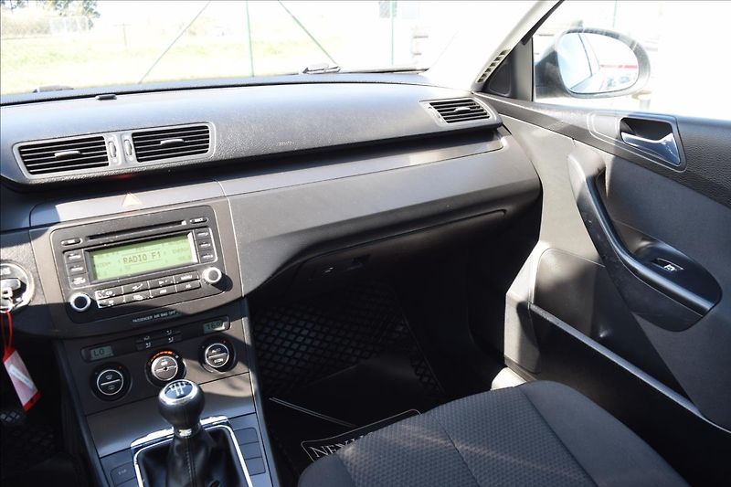Volkswagen Passat 1,9 TDI 77KW KLIMA 1XMAJITEL - fotka 31 z 46