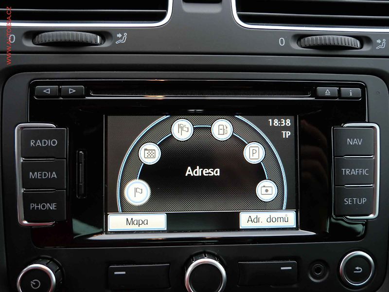 Volkswagen Golf (2011) 1.6 TDi, DSG, navi, park - fotka 17 z 20