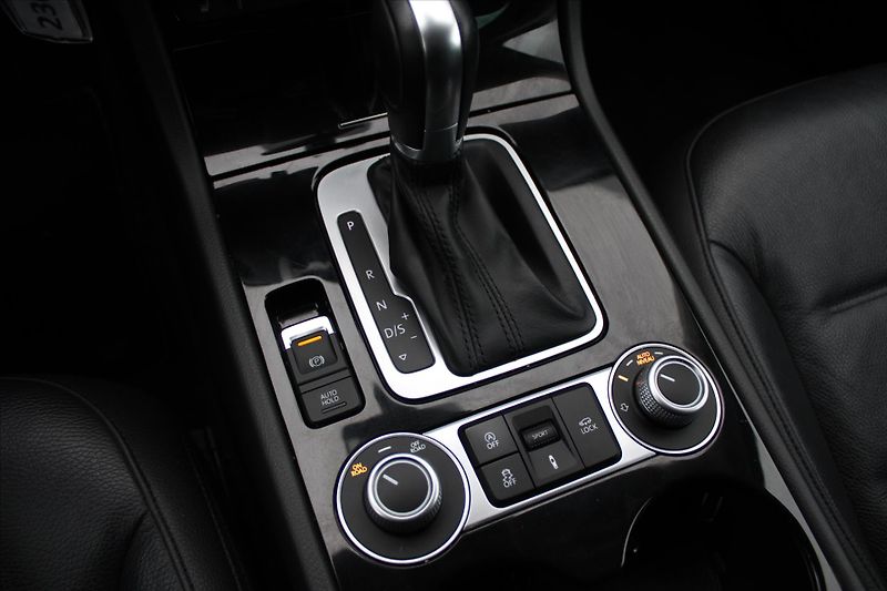 Volkswagen Touareg 3.0 TDI 193kW 4MOTION 1.MAJ ČR - fotka 21 z 24
