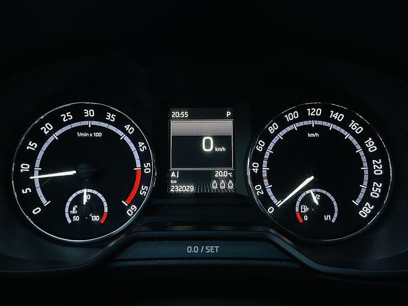 Škoda Octavia 2.0TDI VRS AUTOMAT SENZORY LED - fotka 41 z 45