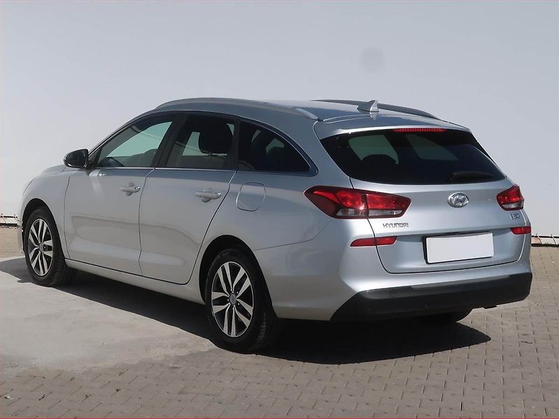 Hyundai i30 (2019) 1.6 CRDi, Tempomat - fotka 4 z 18