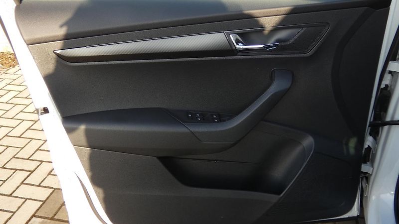 Škoda Karoq 1,5 TSI Sportline - fotka 8 z 23