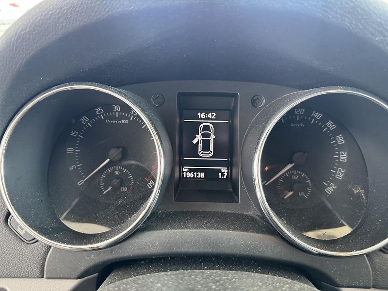 Škoda Yeti (2014) 1,6TDi GREENLINE  - fotka 20 z 21