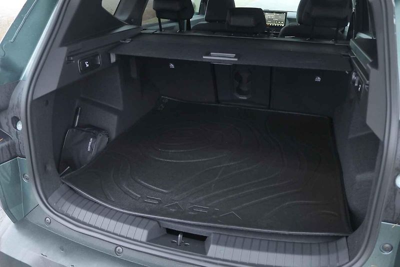 Dacia Bigster je posledním přírůstkem do modelové řady značky a zároveň její vlajkovou lodí.
