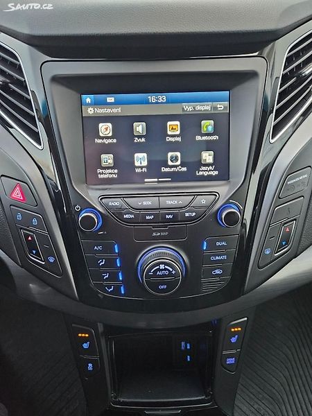 Hyundai i40 100kW VÝHŘEV KAMER DPH - fotka 37 z 44