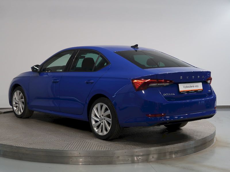 Škoda Octavia (2021) AMBITION 2.0TSI 140KW 4x4 DSG - fotka 7 z 34