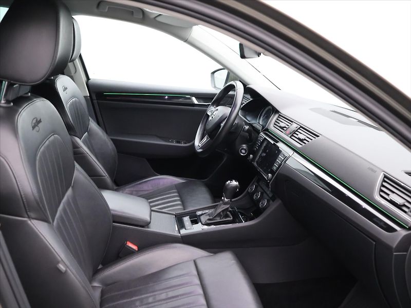 Škoda Superb 2.0 TSI 206kW DSG CZ L&K - fotka 13 z 37