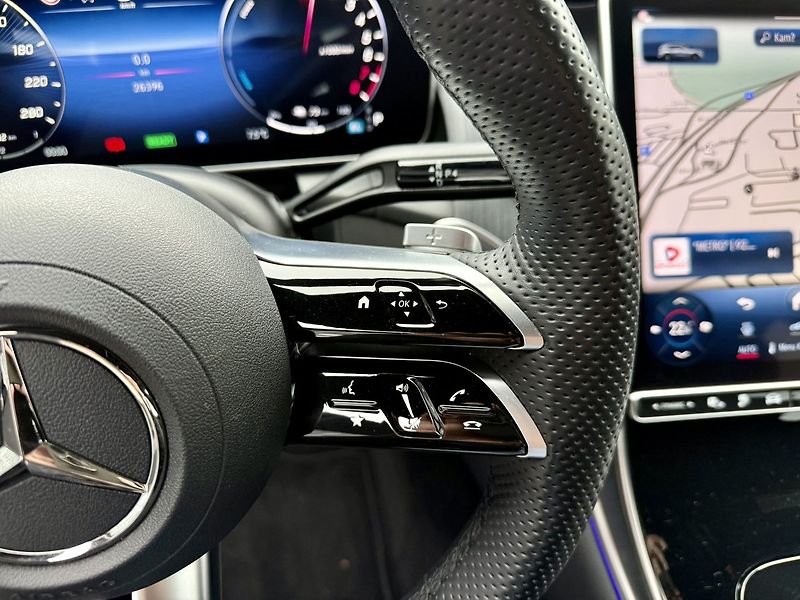 Mercedes-Benz GLC (2023) 300 e 4MATIC SUV - fotka 30 z 48