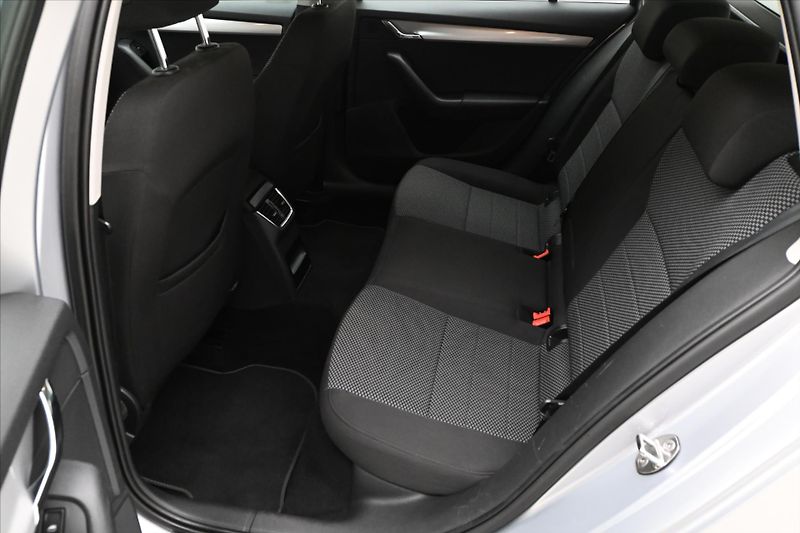 Škoda Octavia 1,6 TDI 77 kW DSG Ambition Zár - fotka 14 z 29