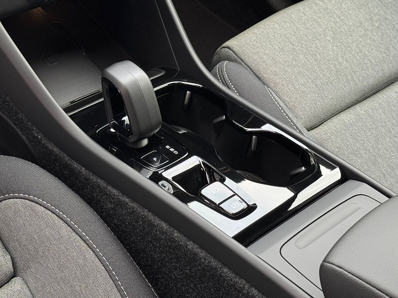 Volvo XC40 (2026) PLUS DARK B3, 360°, PIXEL LED - fotka 12 z 20