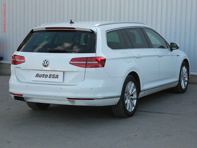 Volkswagen Passat (2018) 2.0TDi 4x4, 1.maj,ČR, DSG - fotka 4 z 23