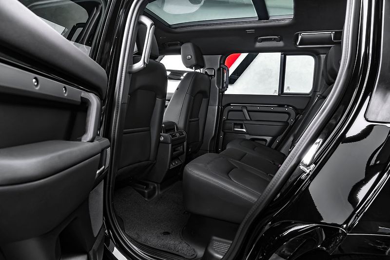 Land Rover Defender SE V6 D200, panorama, Meridian - fotka 15 z 23