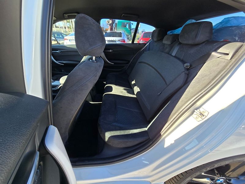 BMW Řada 1 (2016) 118D 110KW Mpacket - fotka 12 z 24