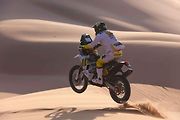 Účastníci Rallye Dakar zdolávají obrovské duny