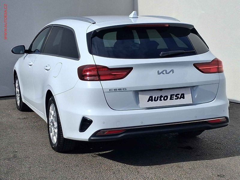 Kia Ceed (2022) 1.5 T-GDi SW, 2.maj,ČR, TOP - fotka 6 z 19
