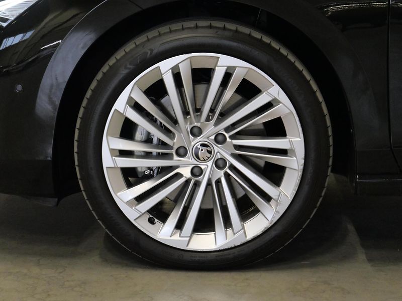 Škoda Superb - fotka 10 z 29