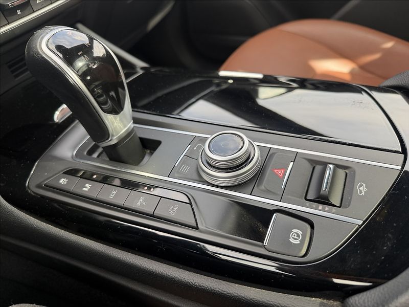 Maserati Levante 3,0 Q4 A/T 202kW - fotka 15 z 31