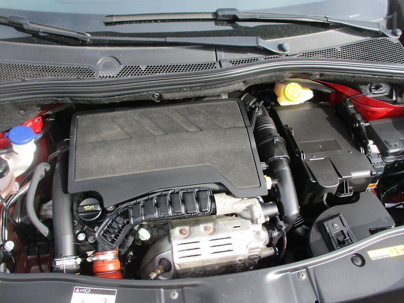 Peugeot 2008 (2019) 1,2 Pure Tech - fotka 12 z 12